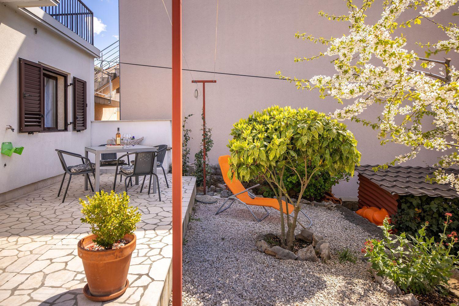 Apartment Renoviertes Nur 400 Meter Zum Mit Meerblick, Klima, Waschmaschine